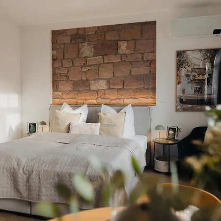 Mainterrasse Boardinghouse Am Fluss Klimatisierte Mit 80qm Terrasse Apartment Miltenberg