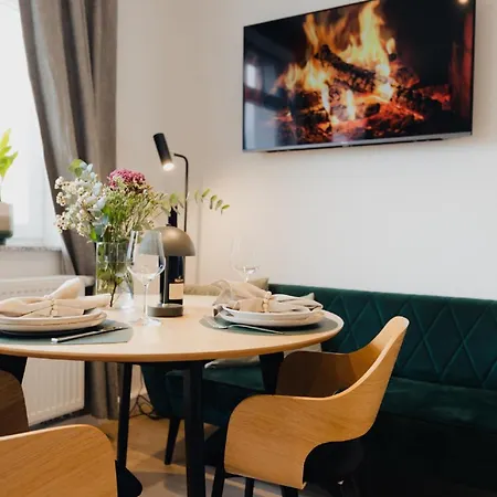 Mainterrasse Boardinghouse Am Fluss Klimatisierte Mit 80qm Terrasse Appartement Miltenberg